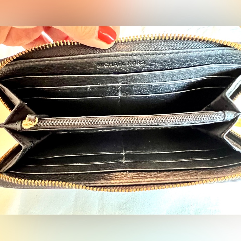 Michael Kors Black Leather Wallet Billfold Zip Closure Gold Tone Hardware